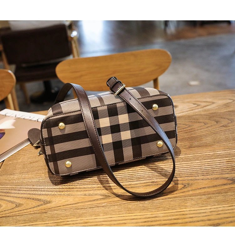 Design Black and Beige Plaid Handbag - 23