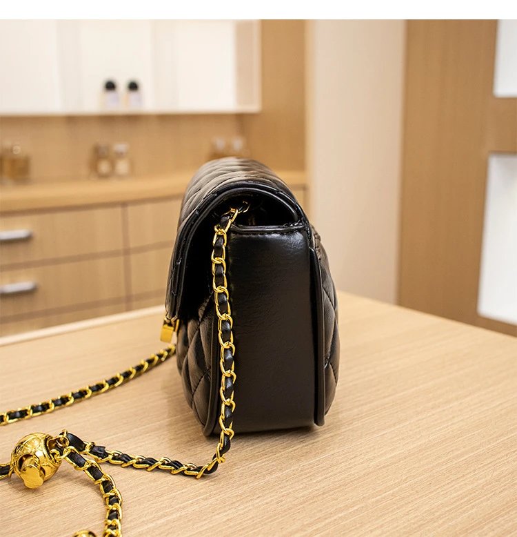 Design Disney x Unknown Brand Mickey Mouse Quilted Chain Crossbody Bag White Crossbody Bags - 16