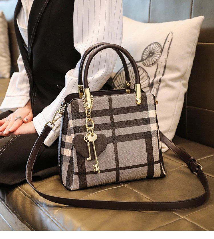 Design Black and Beige Plaid Handbag - 2
