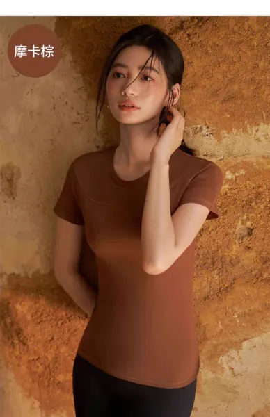 Design CaeeMhee Seamless Performance Top Beige Activewear T-Shirt Activewear - 9