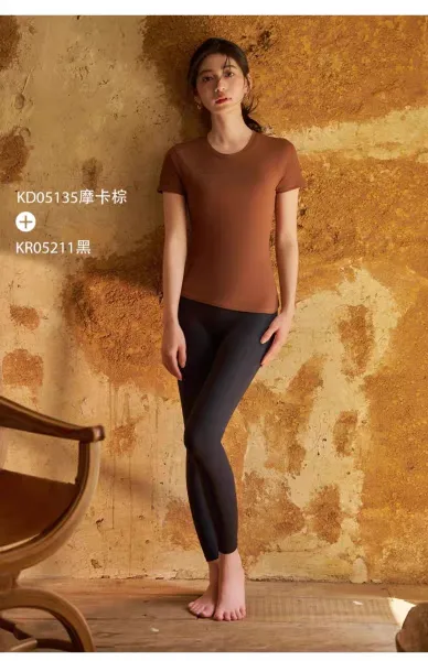 Design CaeeMhee Seamless Performance Top Beige Activewear T-Shirt Activewear - 12