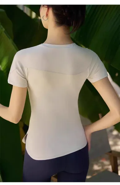 Design CaeeMhee Seamless Performance Top Beige Activewear T-Shirt Activewear - 22