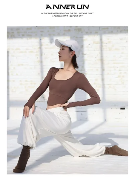 Design Long Sleeve Cropped Top and Track Pants Set in Burgundy - 22