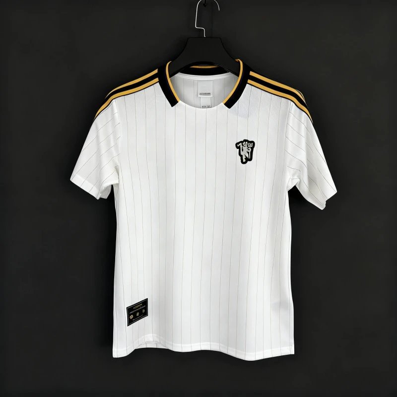 2526 Retro Manchester United White