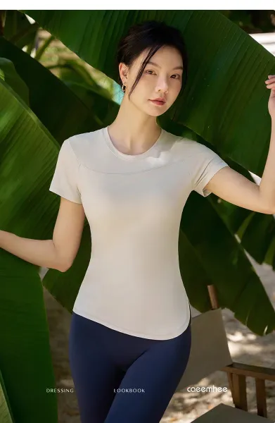 Design CaeeMhee Seamless Performance Top Beige Activewear T-Shirt Activewear - 3