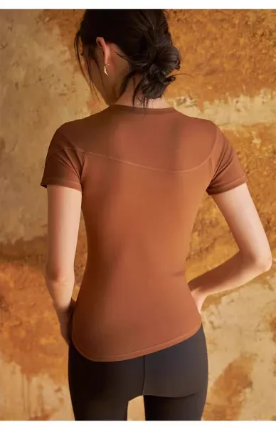 Design CaeeMhee Seamless Performance Top Beige Activewear T-Shirt Activewear - 10