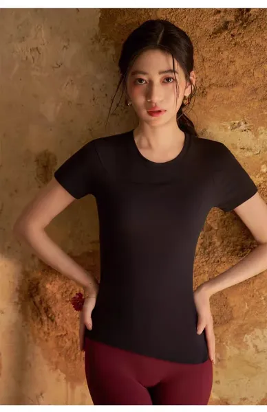 Design CaeeMhee Seamless Performance Top Beige Activewear T-Shirt Activewear - 14