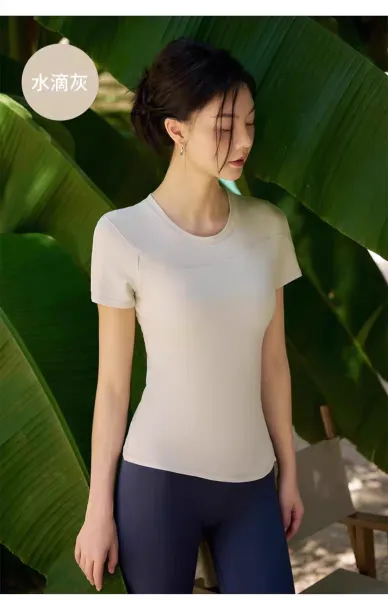 Design CaeeMhee Seamless Performance Top Beige Activewear T-Shirt Activewear - 21