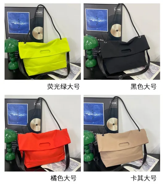 Design Fold-Over Shoulder Bag Black - 9