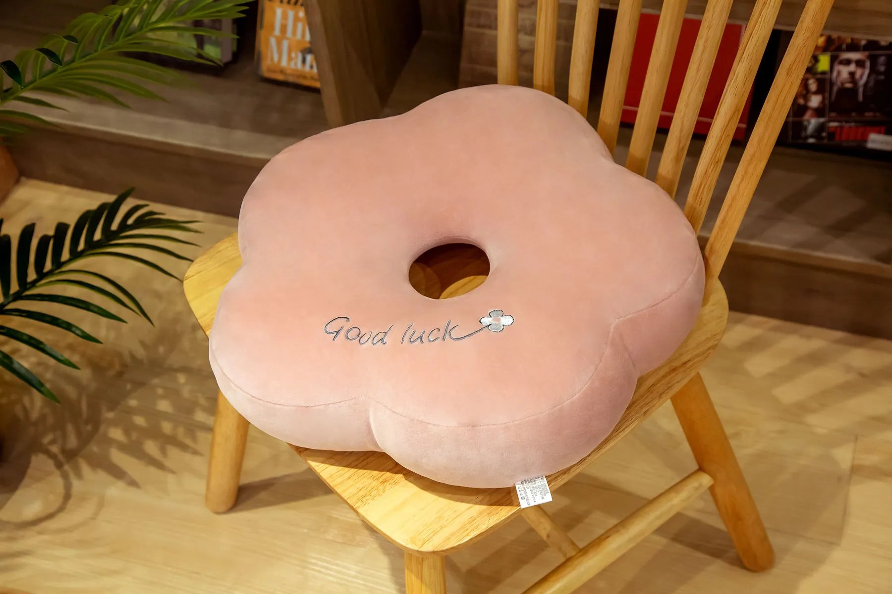 Design Flower-Shaped Donut Cushion Pink Seat Pad Accessories - 4