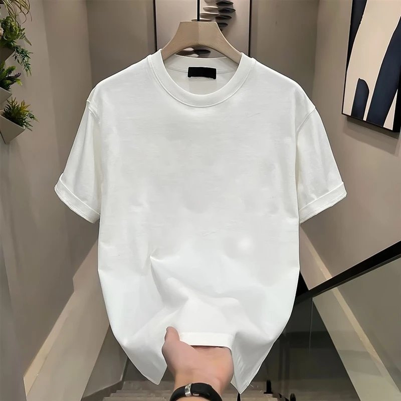 纯白色
