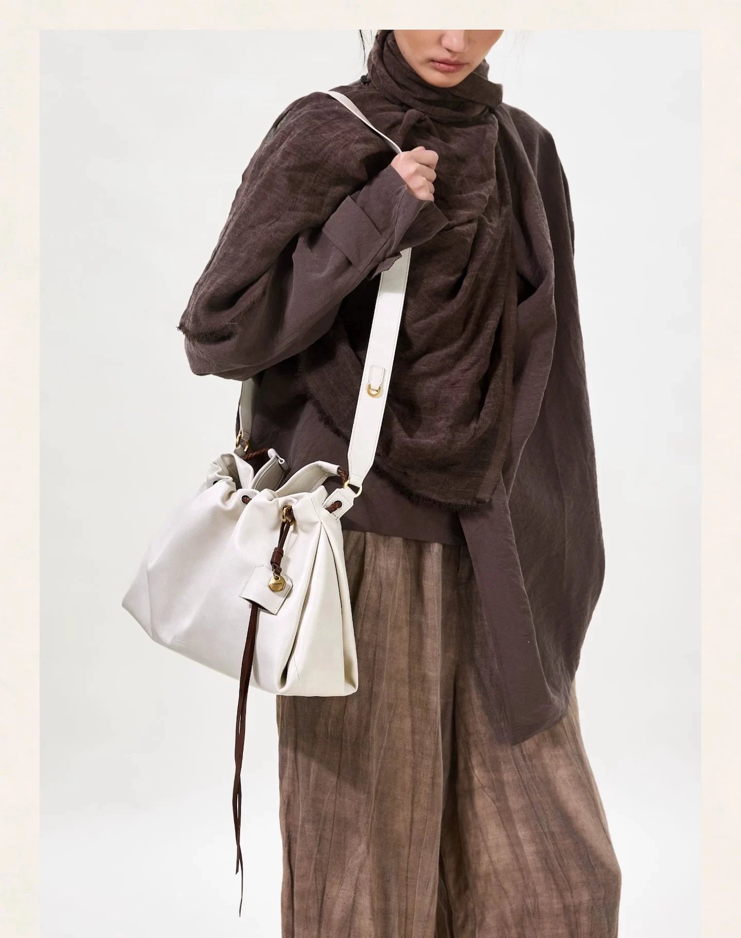 Jacquemus Le Chiquito White Drawstring Hobo Bag Shoulder Bags - 26