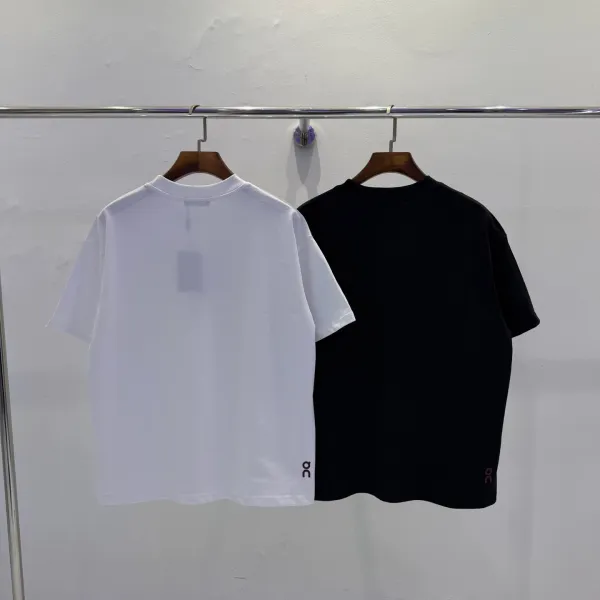 Design Run On Clouds New York Graphic T-Shirt White and Black T-Shirts - 10