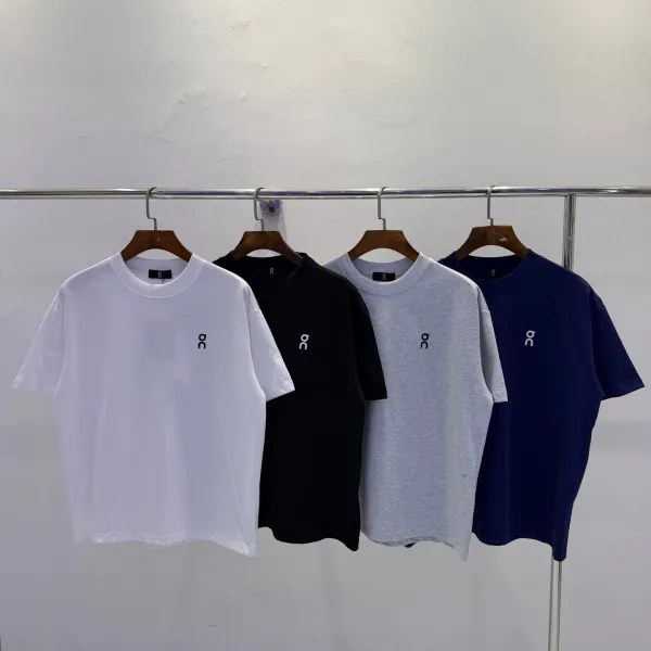 Design Run On Clouds New York Graphic T-Shirt White and Black T-Shirts - 27