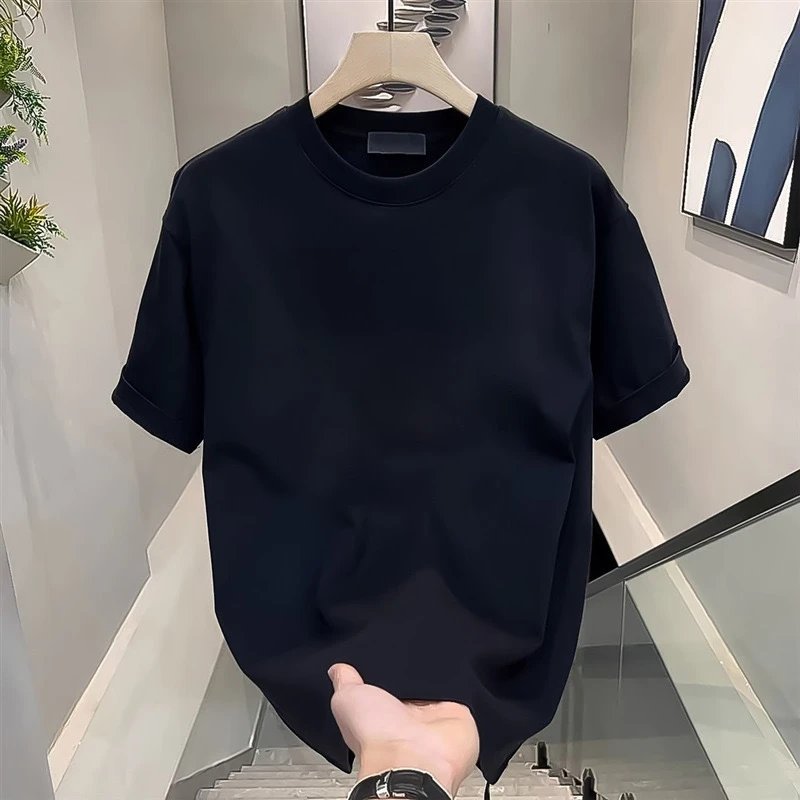 纯黑色