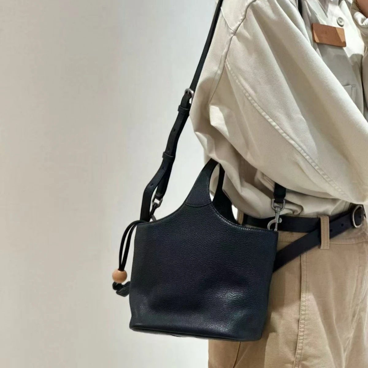 Genuine Vegetable-Tanned Leather Handbag Vintage Real Leather Basket Bag Crossbody Top-Handle Bag Commuter Large Capacity Bucket Bag for Women