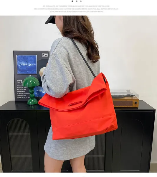Design Fold-Over Shoulder Bag Black - 15