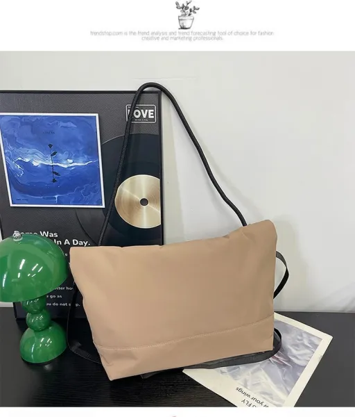Design Fold-Over Shoulder Bag Black - 37