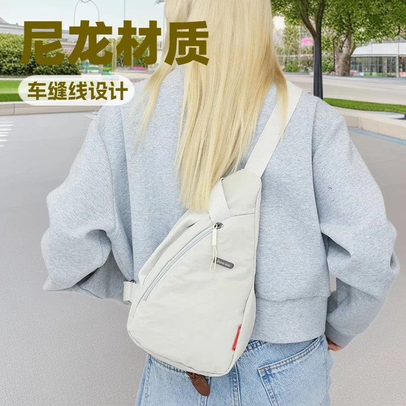 运动斜挎胸包女2025新款潮牌小众设计日系多口袋单肩包百搭小挎包