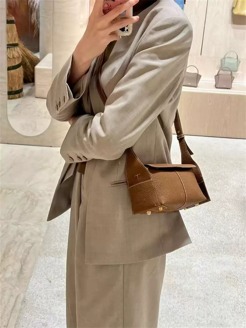 Jacquemus Le Chiquito Beige Grained Leather Underarm Bag Shoulder Bags - 15