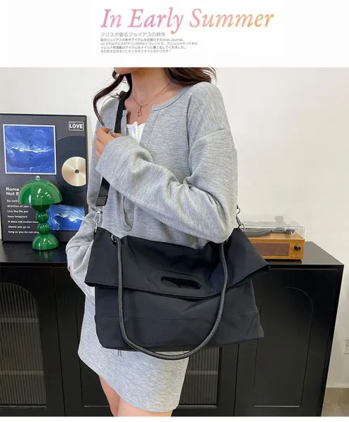 Design Fold-Over Shoulder Bag Black - 20