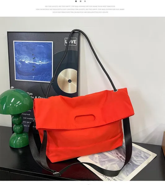 Design Fold-Over Shoulder Bag Black - 34