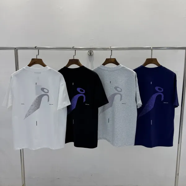 Design Run On Clouds New York Graphic T-Shirt White and Black T-Shirts - 14