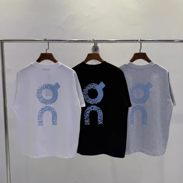 Design Run On Clouds New York Graphic T-Shirt White and Black T-Shirts - 39