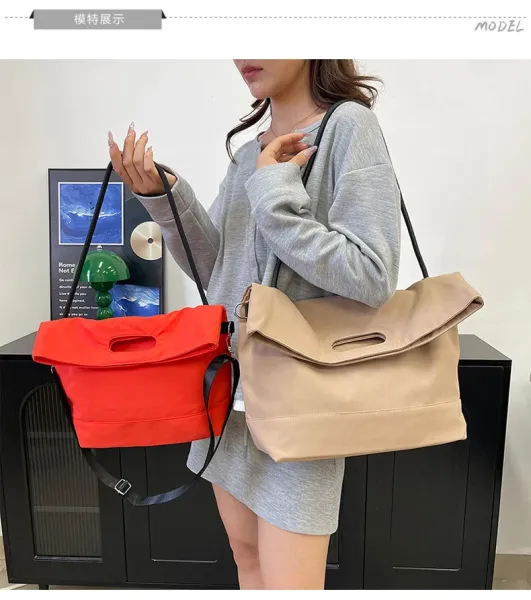 Design Fold-Over Shoulder Bag Black - 5