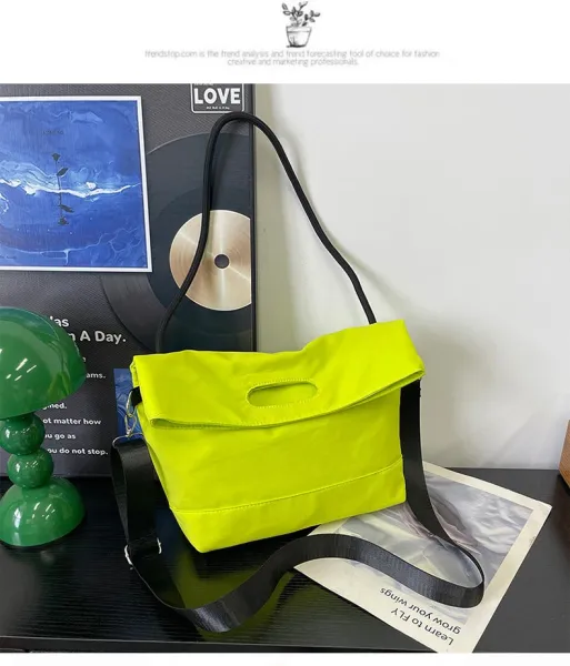 Design Fold-Over Shoulder Bag Black - 28