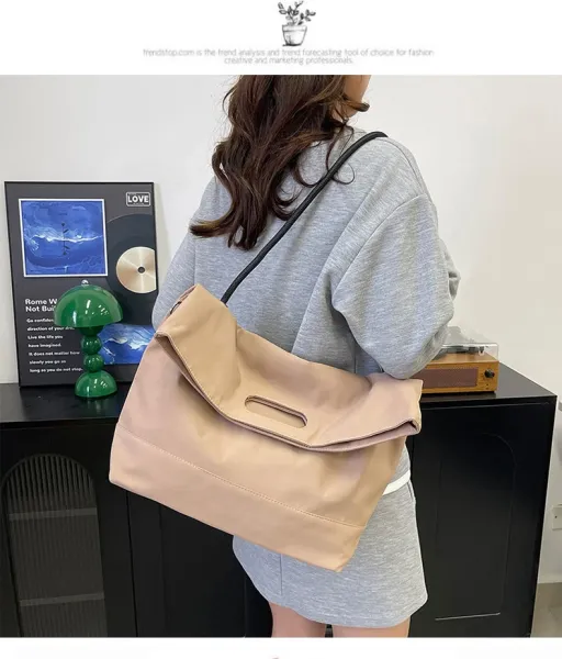 Design Fold-Over Shoulder Bag Black - 18