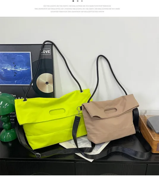 Design Fold-Over Shoulder Bag Black - 25