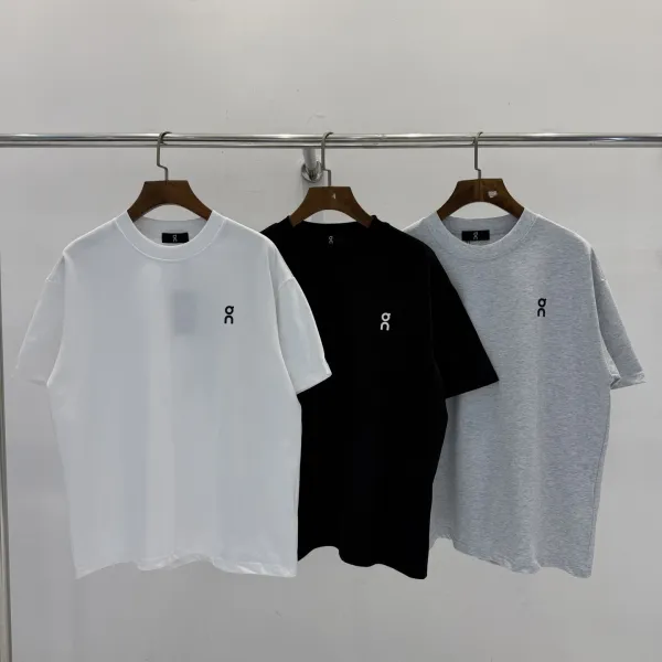 Design Run On Clouds New York Graphic T-Shirt White and Black T-Shirts - 16