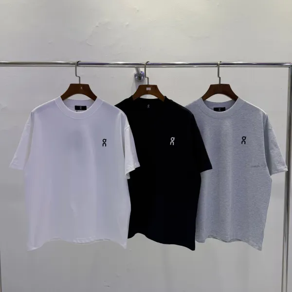 Design Run On Clouds New York Graphic T-Shirt White and Black T-Shirts - 38