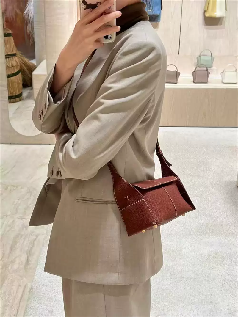 Jacquemus Le Chiquito Beige Grained Leather Underarm Bag Shoulder Bags - 10