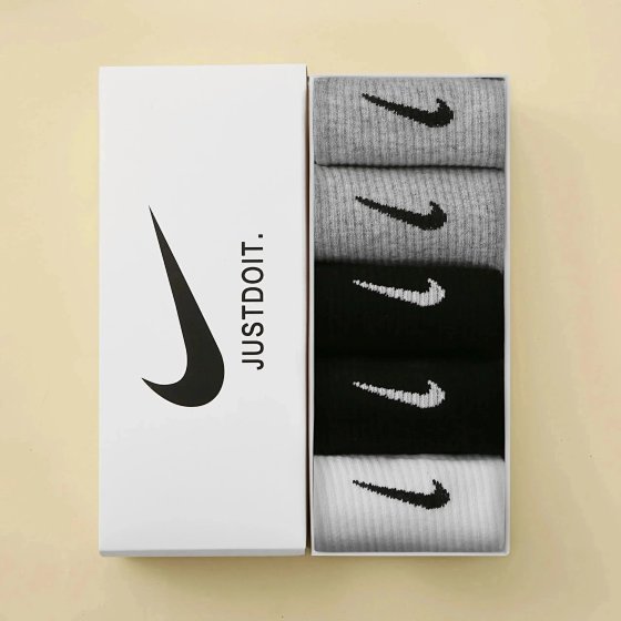 High quality, fashionable, comfortable and beautiful socks