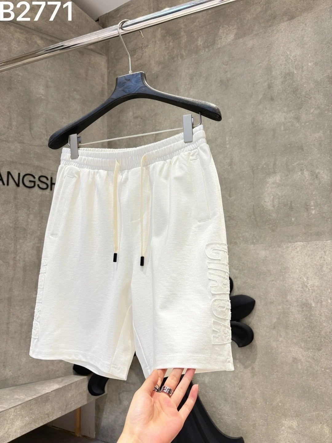 Loewe Anagram Embroidered Shorts White - 11