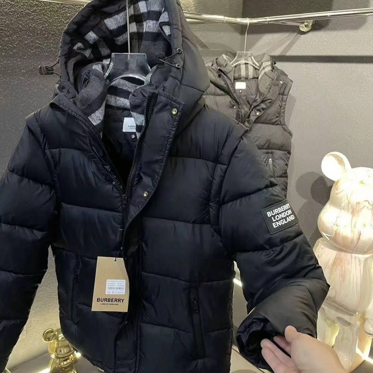 High-Quality Down Jacket Detachable Sleeves Hoodie photo 4