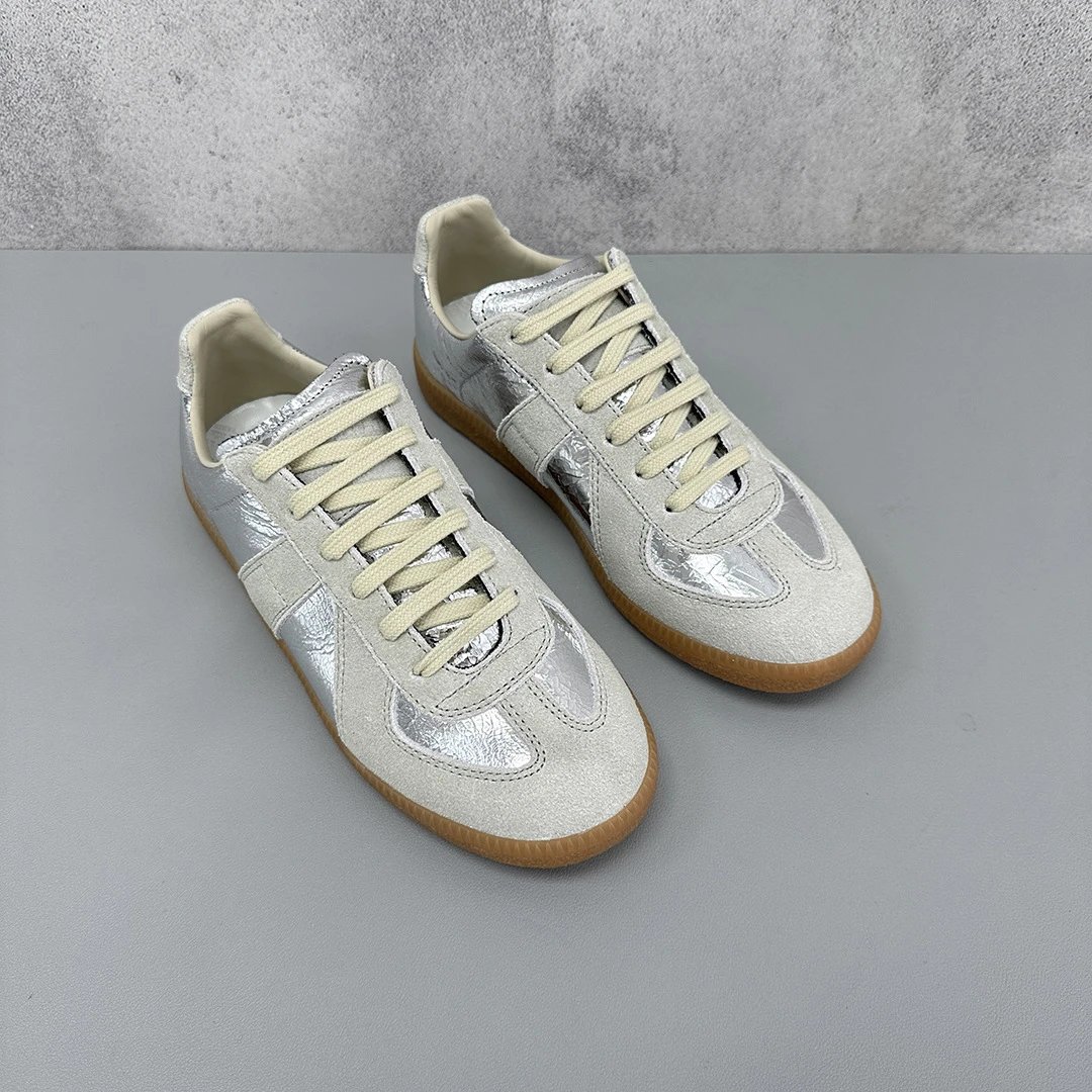Silver Leather Low-Top Casual Sneaker photo 3