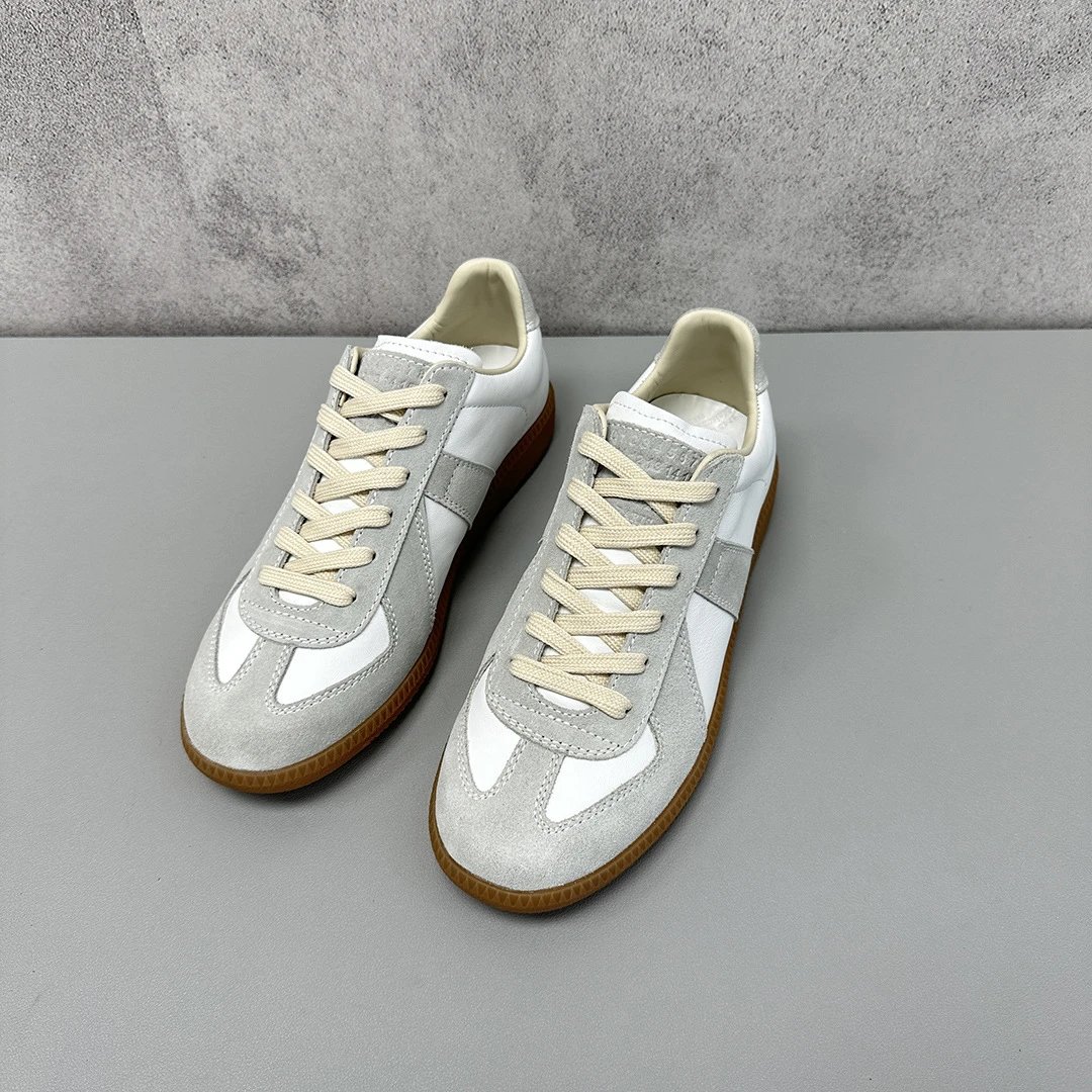 Silver Leather Low-Top Casual Sneaker photo 2
