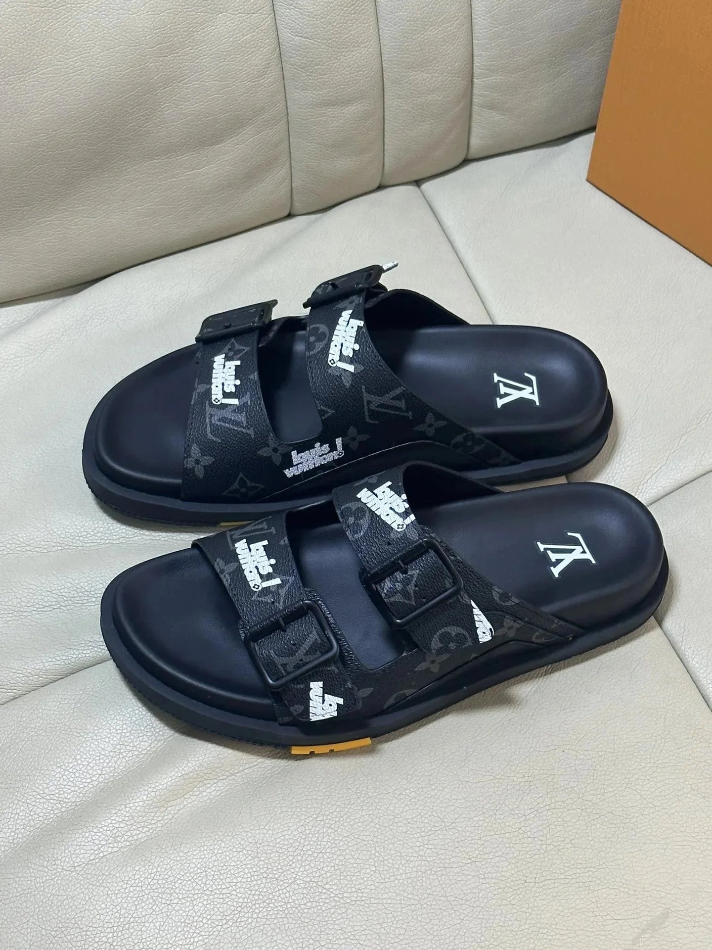 Louis Vuitton Slippers (19 Colors)
