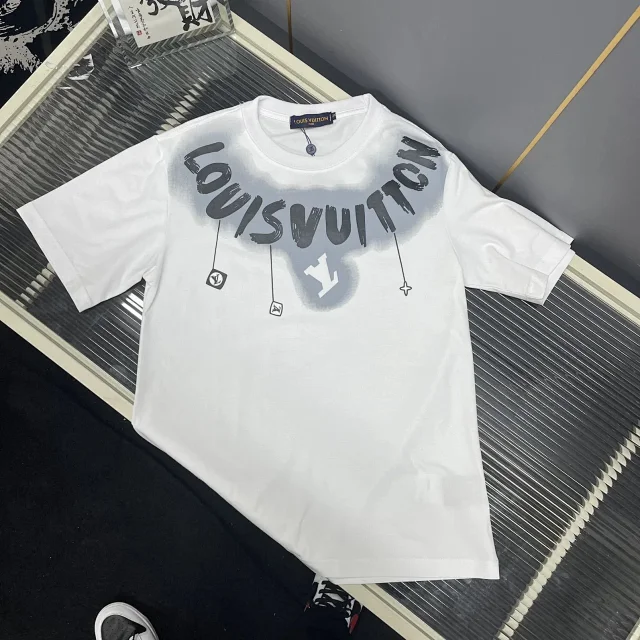 Louis Vuitton T-Shirts Short-Sleeve Graphic T-Shirt product detail image 3