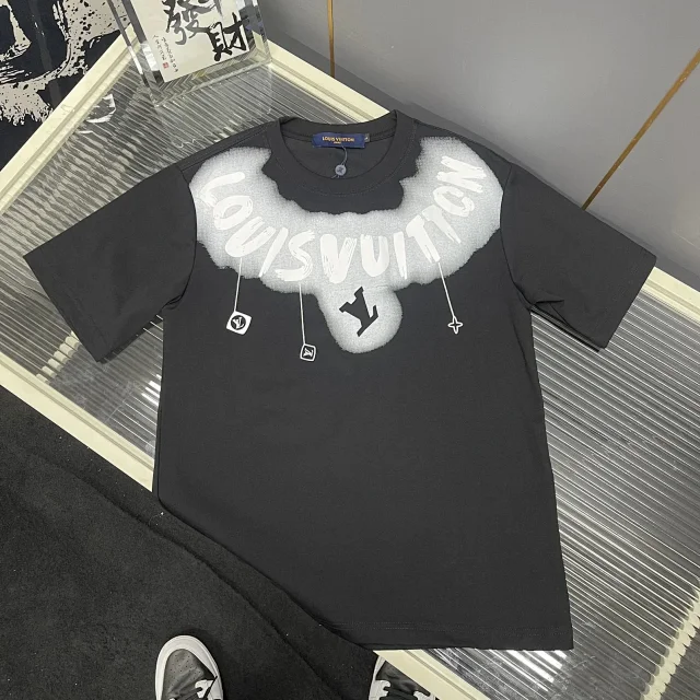 Louis Vuitton T-Shirts Short-Sleeve Graphic T-Shirt product detail image 2