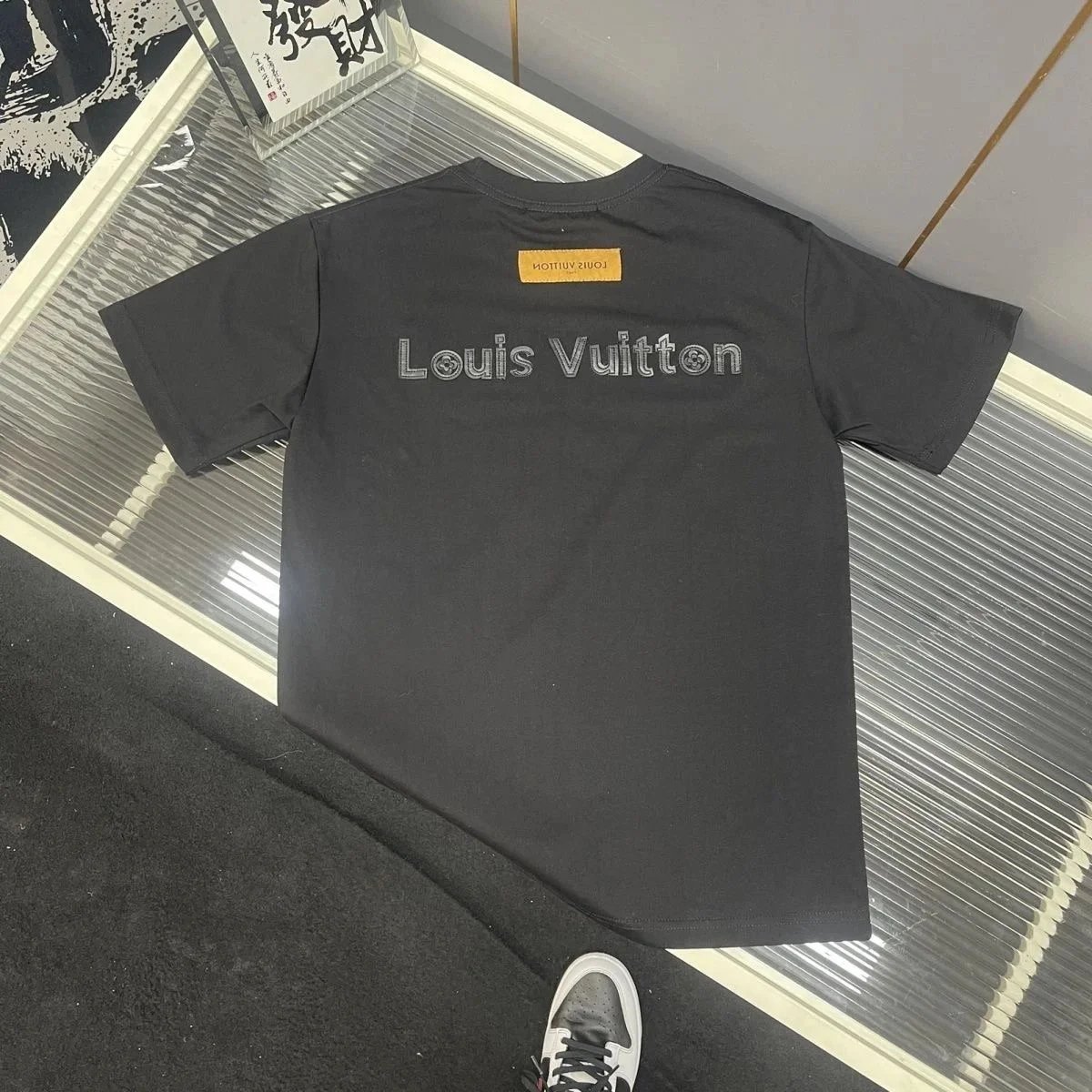 Louis Vuitton T-Shirts Short-Sleeve Graphic T-Shirt — Black-19