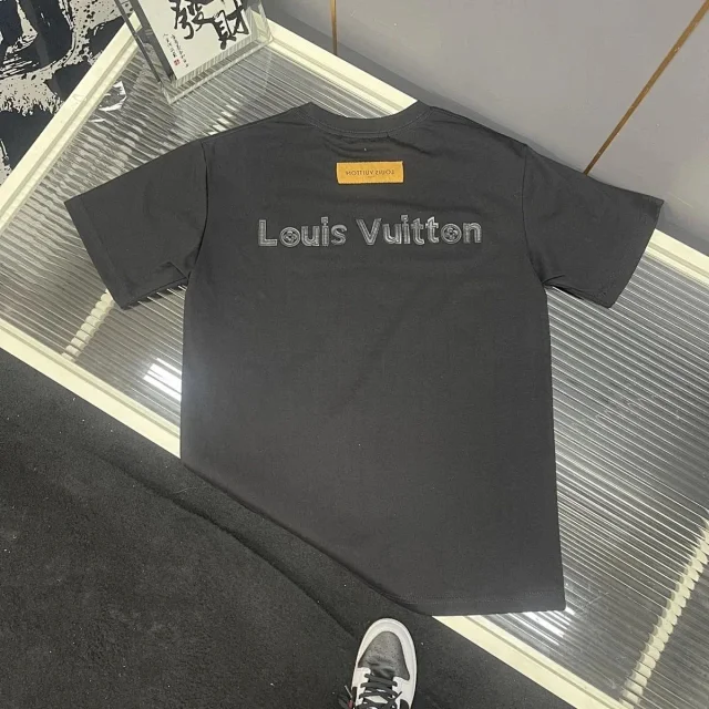 Louis Vuitton T-Shirts Short-Sleeve Graphic T-Shirt product detail image 5