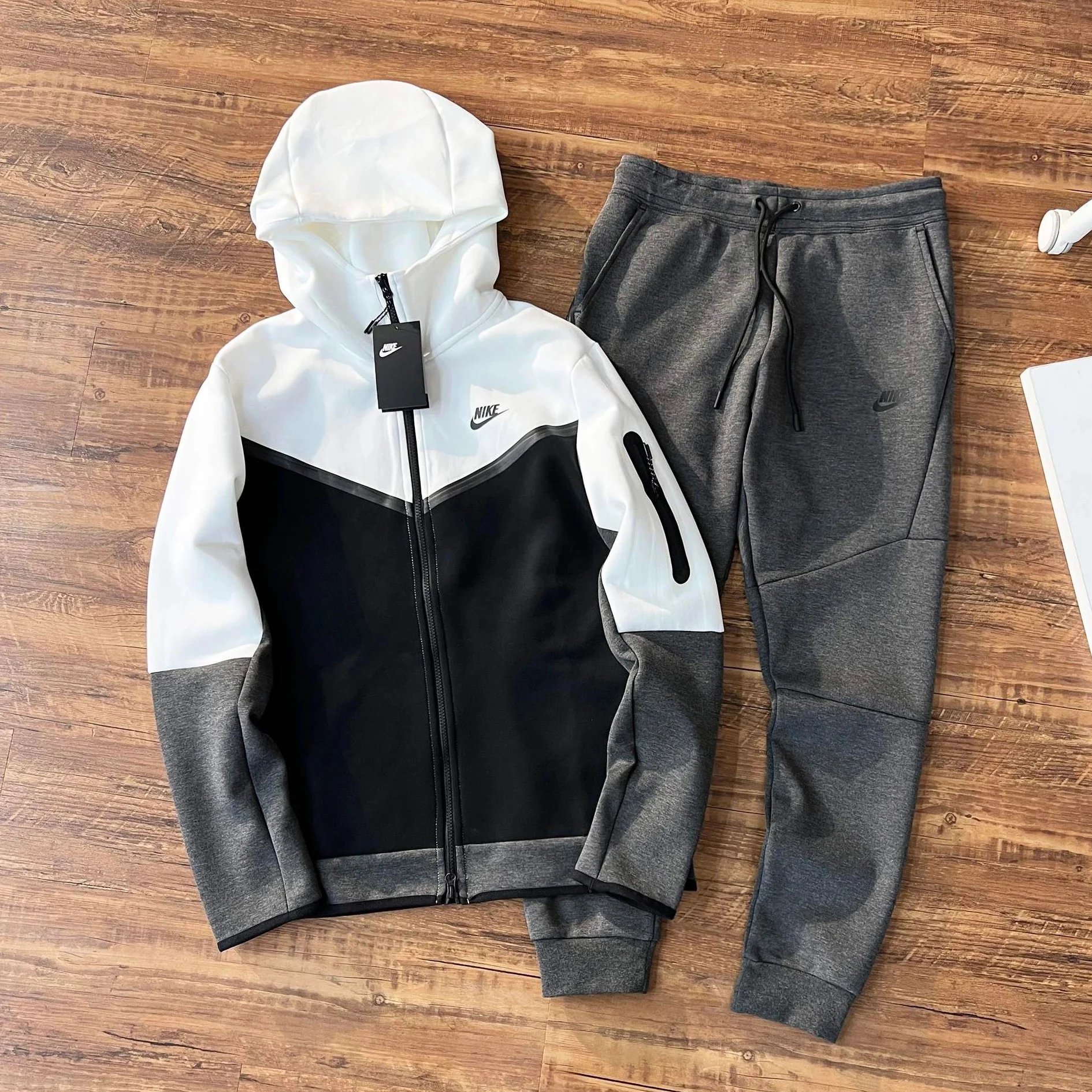Set black with white stitching
