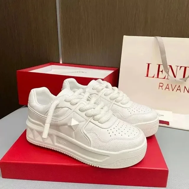Valentino Garavani Sneakers Low-top platform with pyramid stud detail product detail image 8
