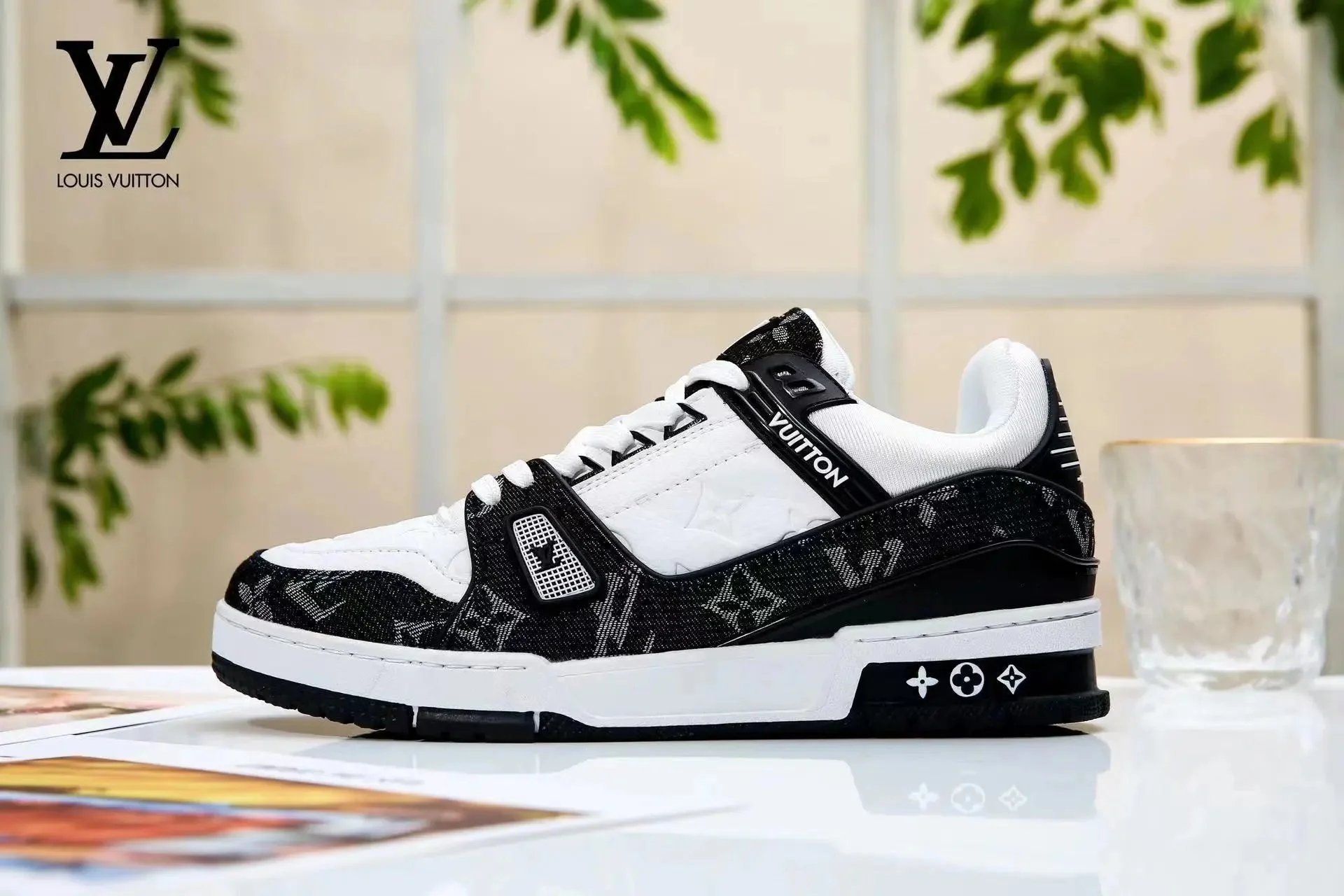 Louis Vuitton Sneakers Low-Top Monogram — 29