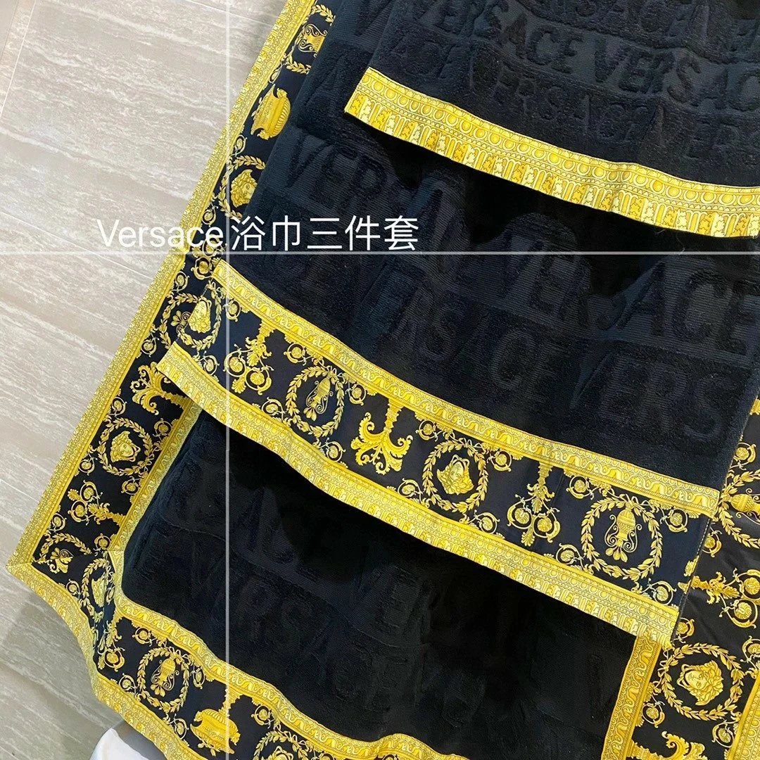 Versace Uncategorized Bath Towel Three-Piece Set with Baroque Border image 2