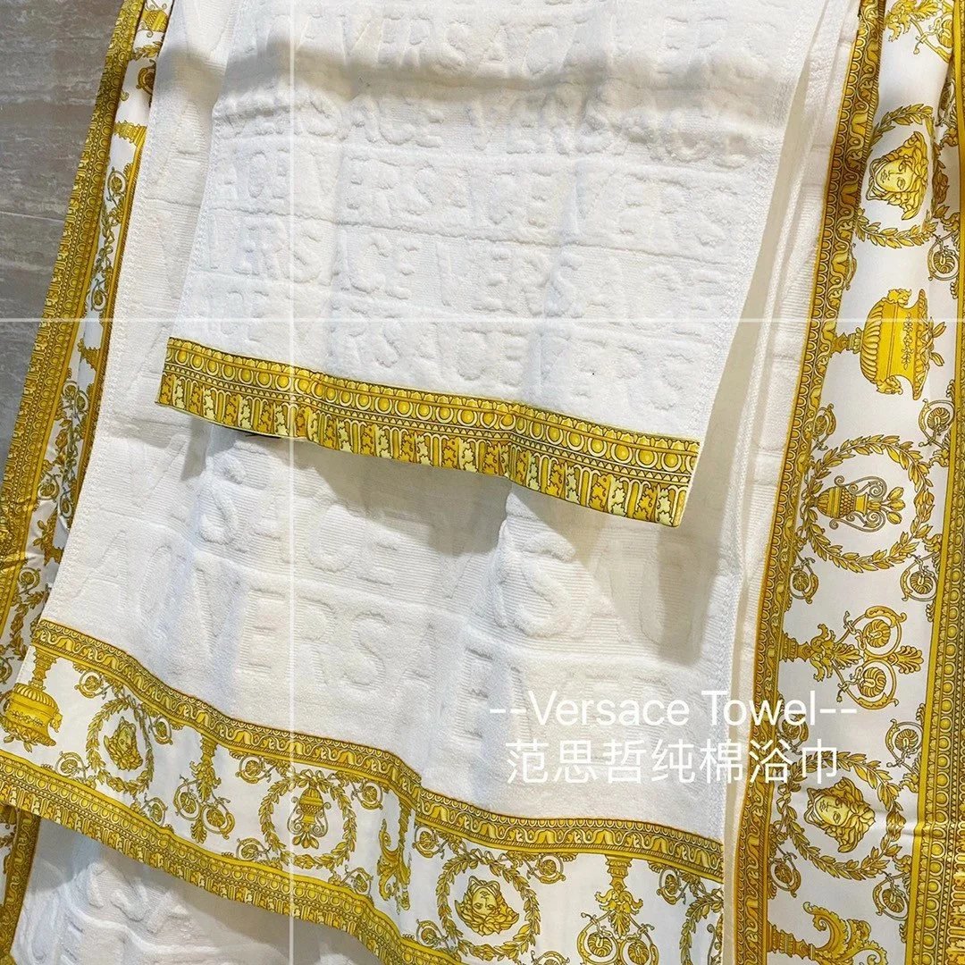 Versace Uncategorized Bath Towel Three-Piece Set with Baroque Border image 8
